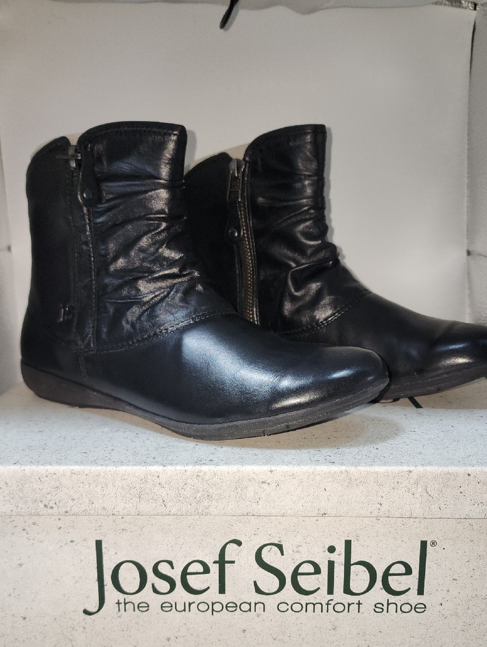 Josef Seibel Black Leather  Ankle Boots‎ with Side Zipper Size 36(eur) Or 5.5-6